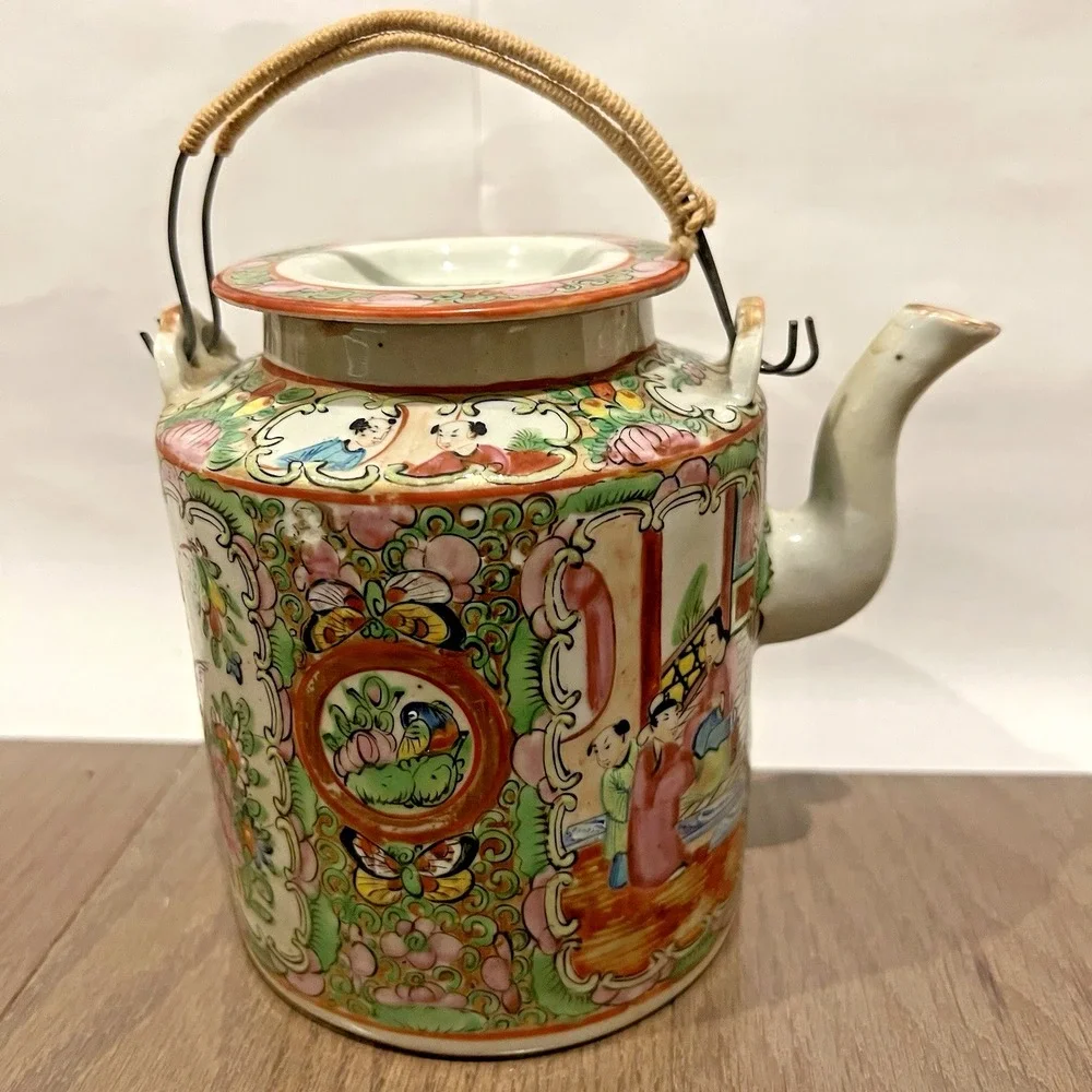 Antique Qing Rose Medallion Teapot Hand Painted Famille Rose 19thC‎ Chinese